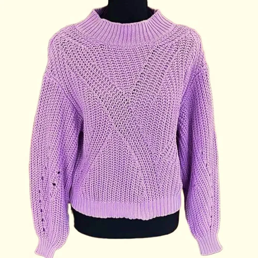 New without tags BP Traveling Stitch Crop Lilac Sweater, size XS